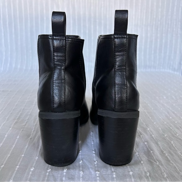 Steve Madden Black Ankle Boot, 3.25” block heel bootie, Slit size, 7 women - Picture 5 of 11